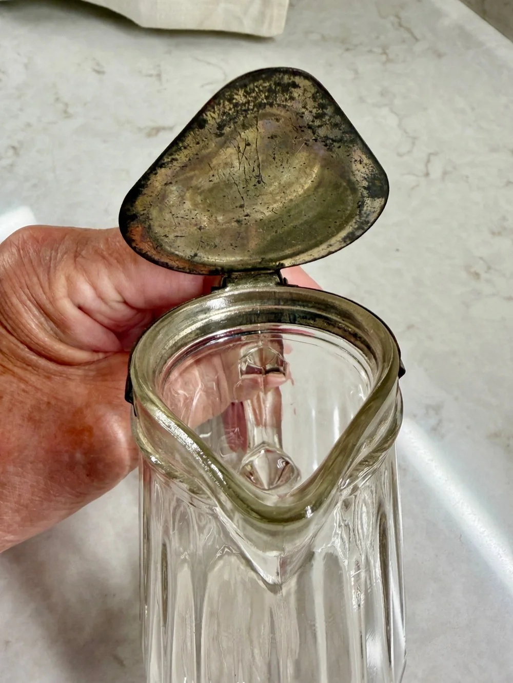 VINTAGE, ANCHOR HOCKING, GLASS SYRUP JAR WITH LID